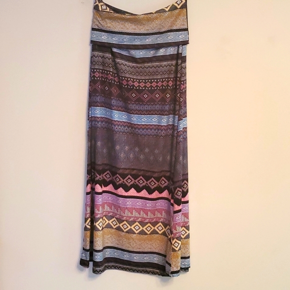Women's Geometric Pattern Maxi Skirt - Picture 3 of 4